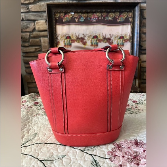 MCM BUCKET SATCHEL In Excellent Used Condition.   Absolutely Beautiful Firey Red - Picture 4 of 13